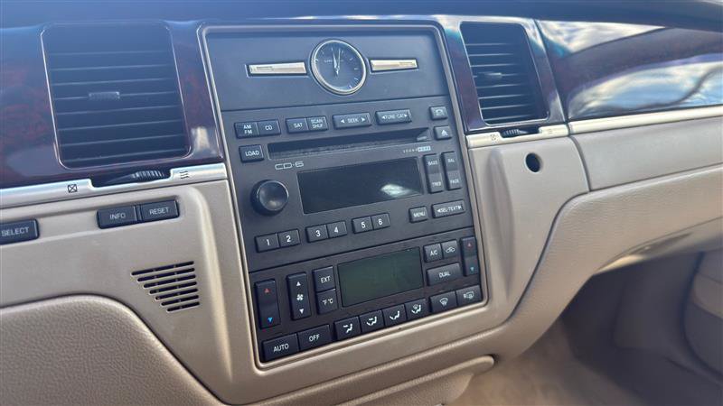 Used 2007 Lincoln Town Car Signature Limited RWD image 29