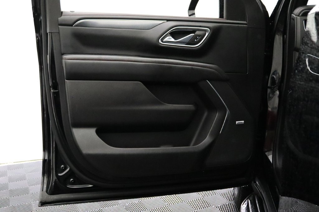 Used 2023 Chevrolet Suburban RST w/ Luxury Package AWD/4WD image 17
