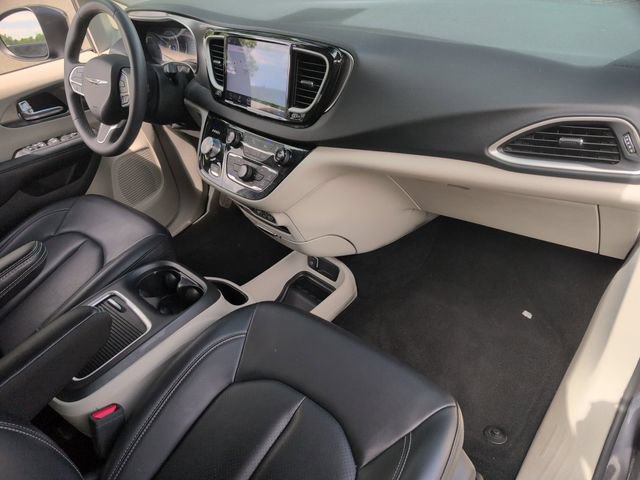 Certified 2023 Chrysler Pacifica Touring-L FWD image 22