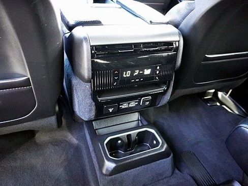 Certified 2025 Jeep Wagoneer Series II image 19