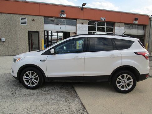 Used 2018 Ford Escape SE w/ SE Sync 3 Package FWD image 6
