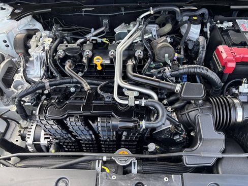 Used 2025 Nissan Altima 2.5 SV FWD image 33