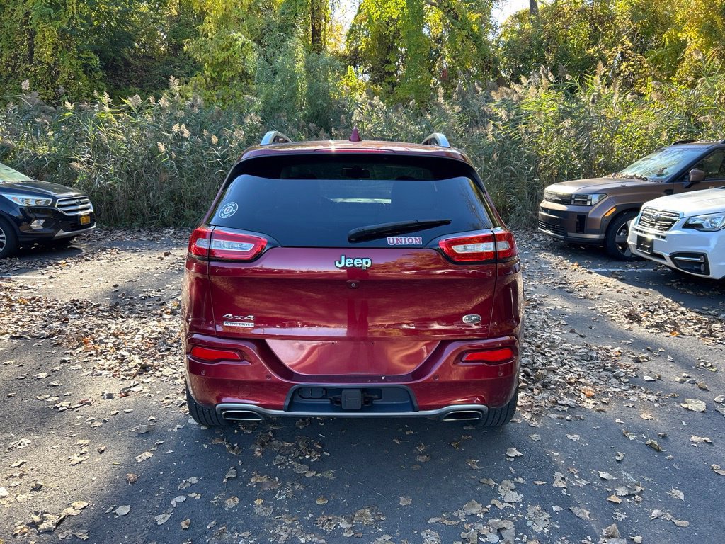 Used 2017 Jeep Cherokee Overland AWD/4WD image 4