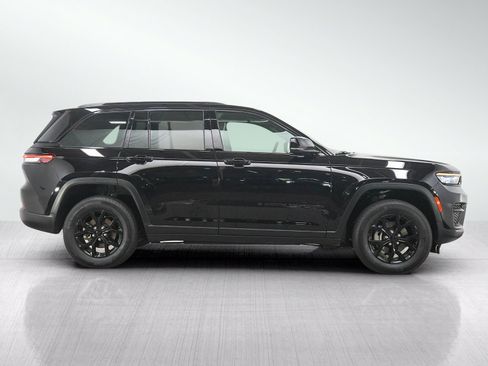 Used 2024 Jeep Grand Cherokee Altitude AWD/4WD image 6