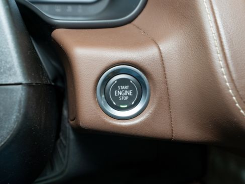 Used 2024 Chevrolet Suburban High Country image 28