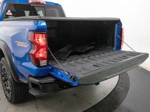 Used 2023 Chevrolet Colorado Trail Boss w/ Technology Package AWD/4WD image 9