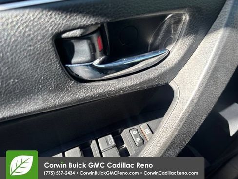 Used 2018 Toyota Corolla LE FWD image 30