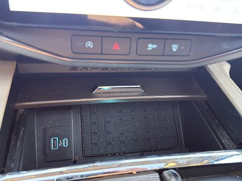 Used 2022 Ford Expedition Max Limited AWD/4WD image 19