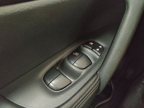 Used 2018 Nissan Rogue S FWD image 27