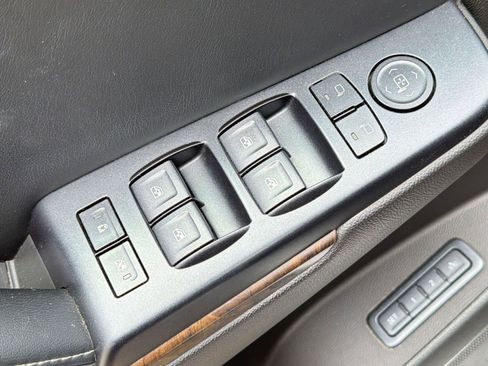 Used 2015 Chevrolet Tahoe LT image 12