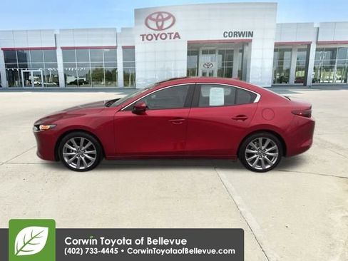 Used 2019 MAZDA MAZDA3 Sedan w/ Preferred Package image 2