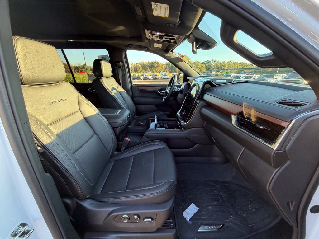 Used 2026 GMC Yukon Denali w/ Sun & Power Step Package AWD/4WD image 13
