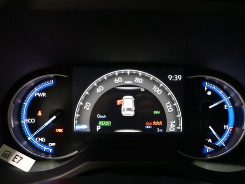 New 2025 Toyota RAV4 XLE image 29