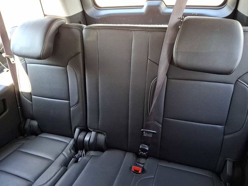 Used 2015 Chevrolet Suburban LT image 9