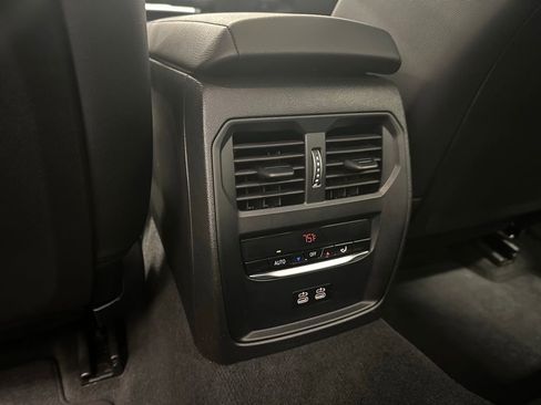 Used 2025 BMW 330i xDrive Sedan w/ Convenience Package image 35