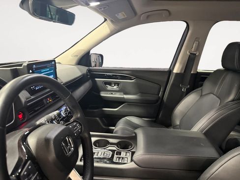 Used 2024 Honda Pilot Touring image 10