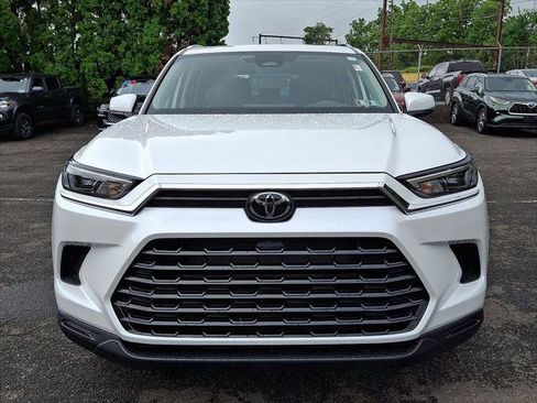 Certified 2025 Toyota Grand Highlander FWD image 31