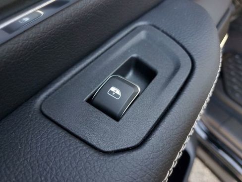 New 2026 RAM 1500 Laramie AWD/4WD image 19