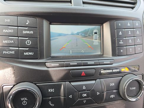 Used 2018 Ford Explorer XLT image 25