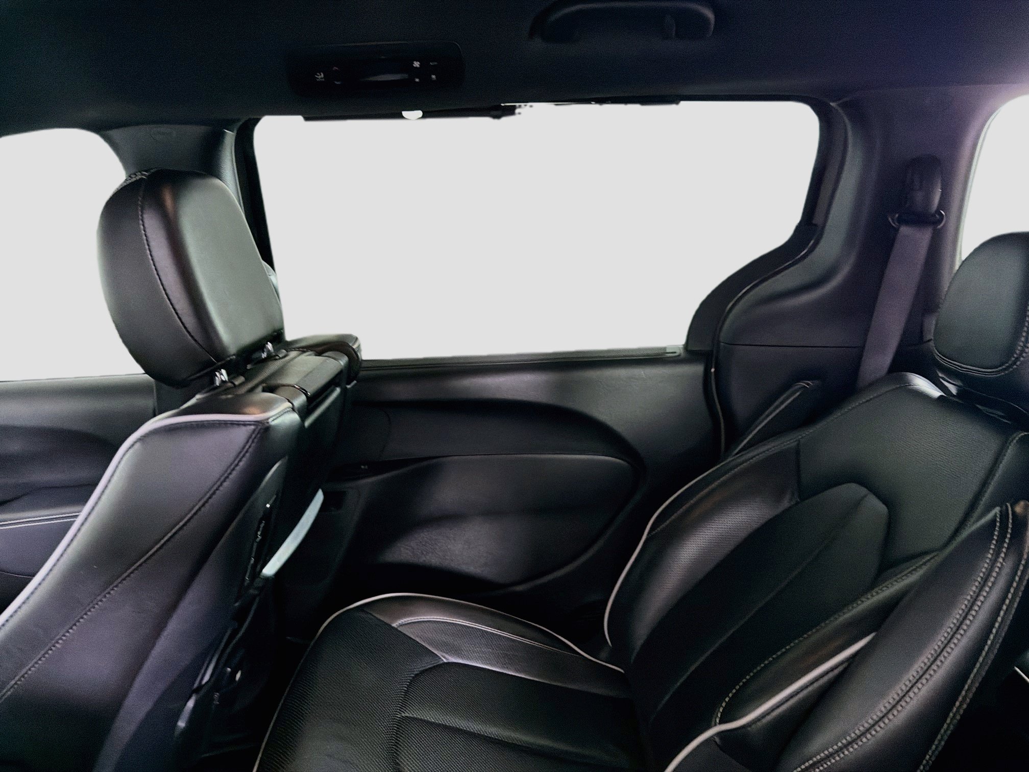 Used 2021 Chrysler Pacifica Limited w/ Uconnect Theater Family Group FWD image 26