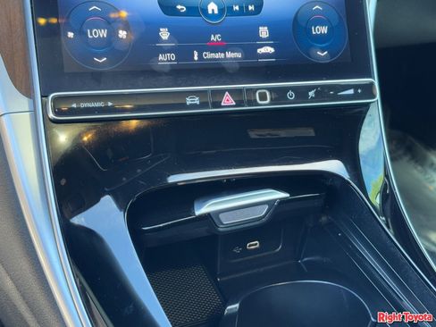 Used 2023 Mercedes-Benz C 300 4MATIC Sedan image 28