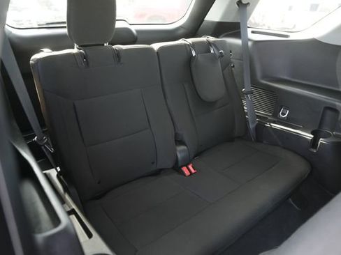 Used 2024 Ford Explorer XLT image 15