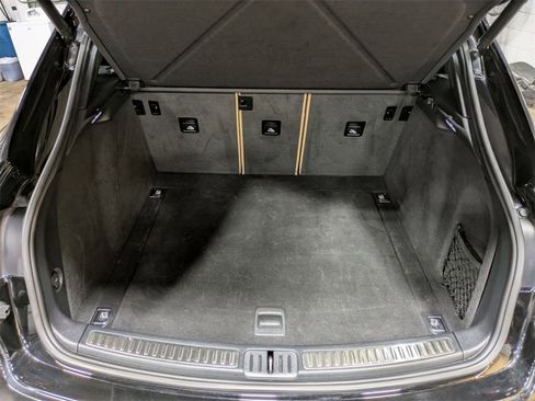 Used 2022 Porsche Macan w/ Premium Package Plus image 26