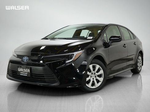 Used 2025 Toyota Corolla LE image 1