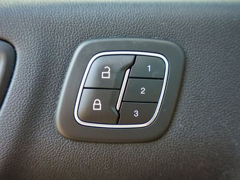 Used 2022 Ford Escape Titanium image 28