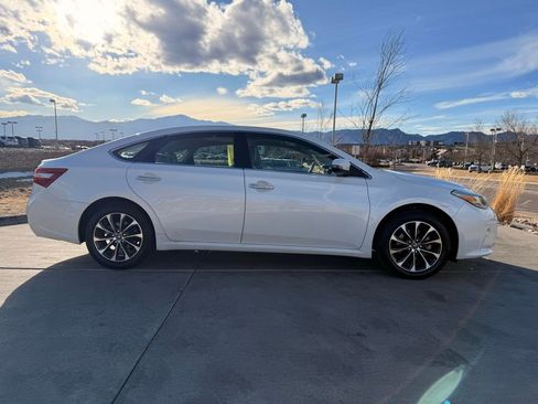 Used 2018 Toyota Avalon XLE Premium image 8