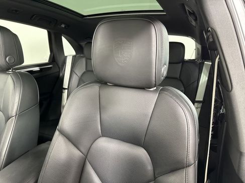 Certified 2024 Porsche Macan AWD/4WD image 40