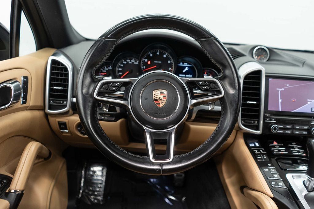 Used 2017 Porsche Cayenne Platinum Edition AWD/4WD image 18