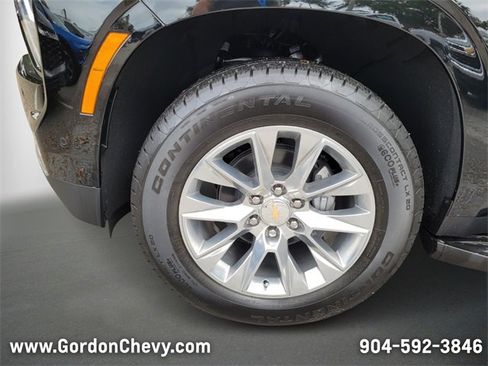 New 2025 Chevrolet Suburban Premier image 9