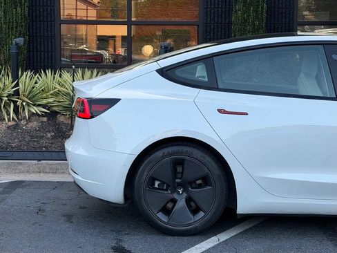 Used 2021 Tesla Model 3 Standard Range Plus RWD image 22