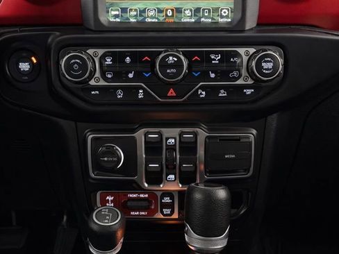 Used 2021 Jeep Wrangler Unlimited Rubicon w/ Xtreme Recon 35" Tire Package AWD/4WD image 22