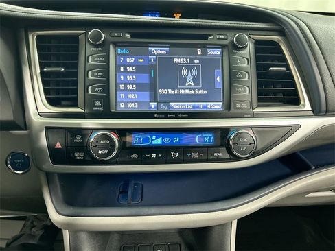 Used 2019 Toyota Highlander Limited image 16