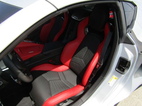 Used 2024 Chevrolet Corvette Stingray Preferred Cpe w/ Z51 Performance Package RWD image 9
