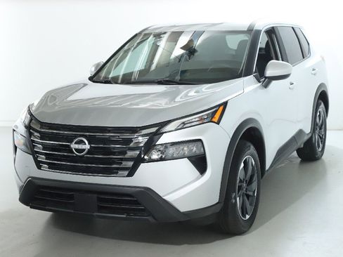 Certified 2024 Nissan Rogue SV image 4