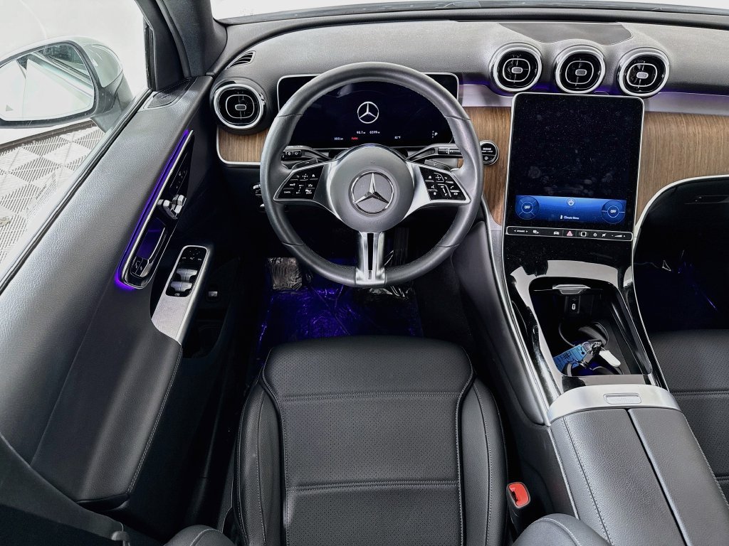 Used 2025 Mercedes-Benz GLC 300 4MATIC image 22