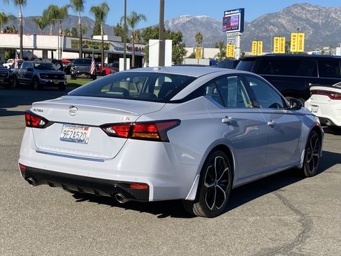Used 2023 Nissan Altima 2.5 SR image 3