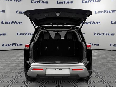 Used 2025 Nissan Pathfinder SL AWD/4WD image 11