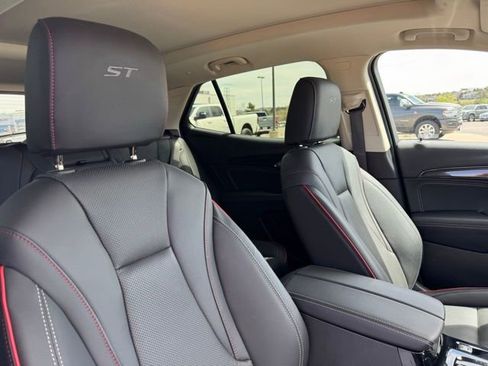 Used 2023 Buick Envision Essence w/ Sport Touring Package image 25