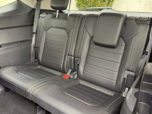 Used 2025 Volkswagen Atlas SEL AWD/4WD image 12