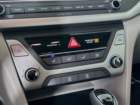 Used 2018 Hyundai Elantra SEL FWD image 21