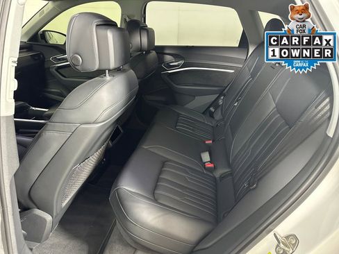 Used 2021 Audi e-tron Prestige w/ Prestige Package image 27