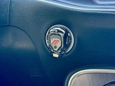 Used 2018 Dodge Challenger SXT image 22
