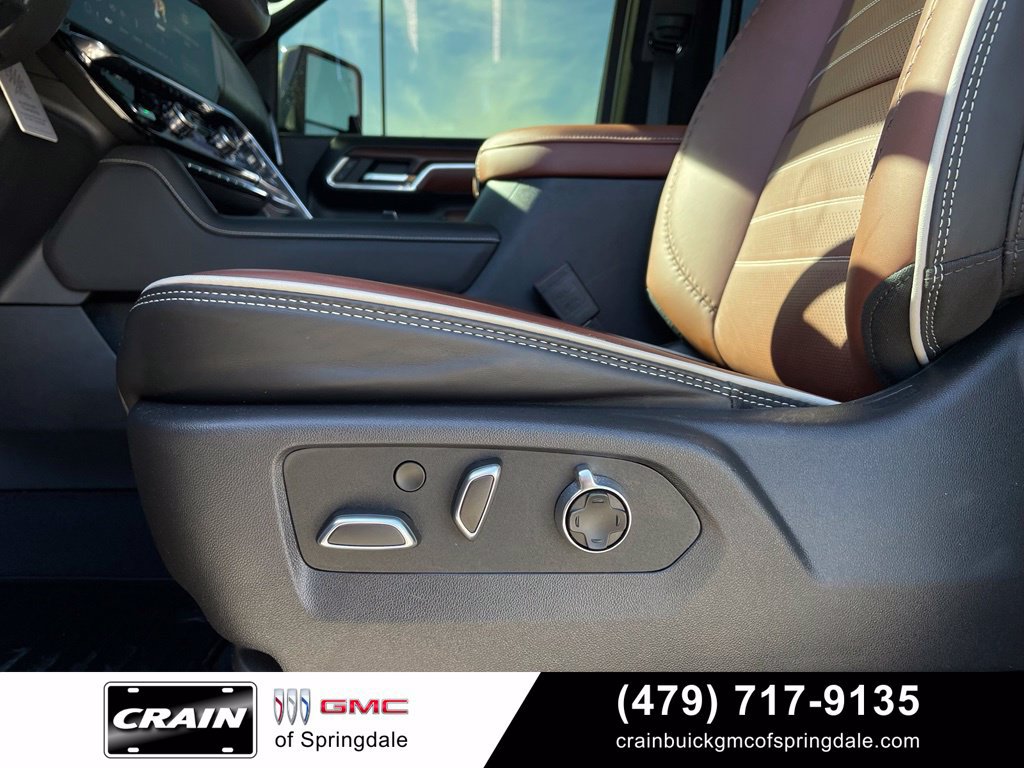 Used 2026 GMC Sierra 2500 Denali Ultimate w/ LPO, Black Badging Package AWD/4WD image 10