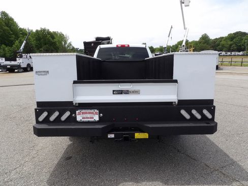 Used 2024 RAM 3500 Tradesman w/ Chrome Appearance Group AWD/4WD image 6