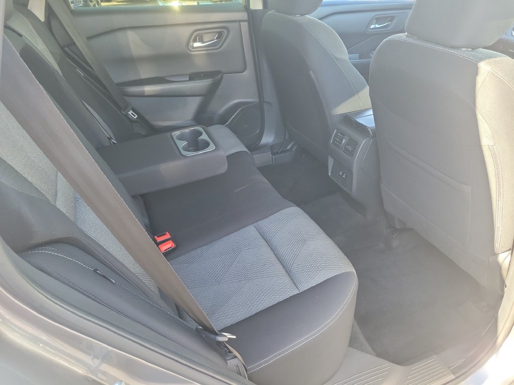 Used 2025 Nissan Rogue SV AWD/4WD image 12