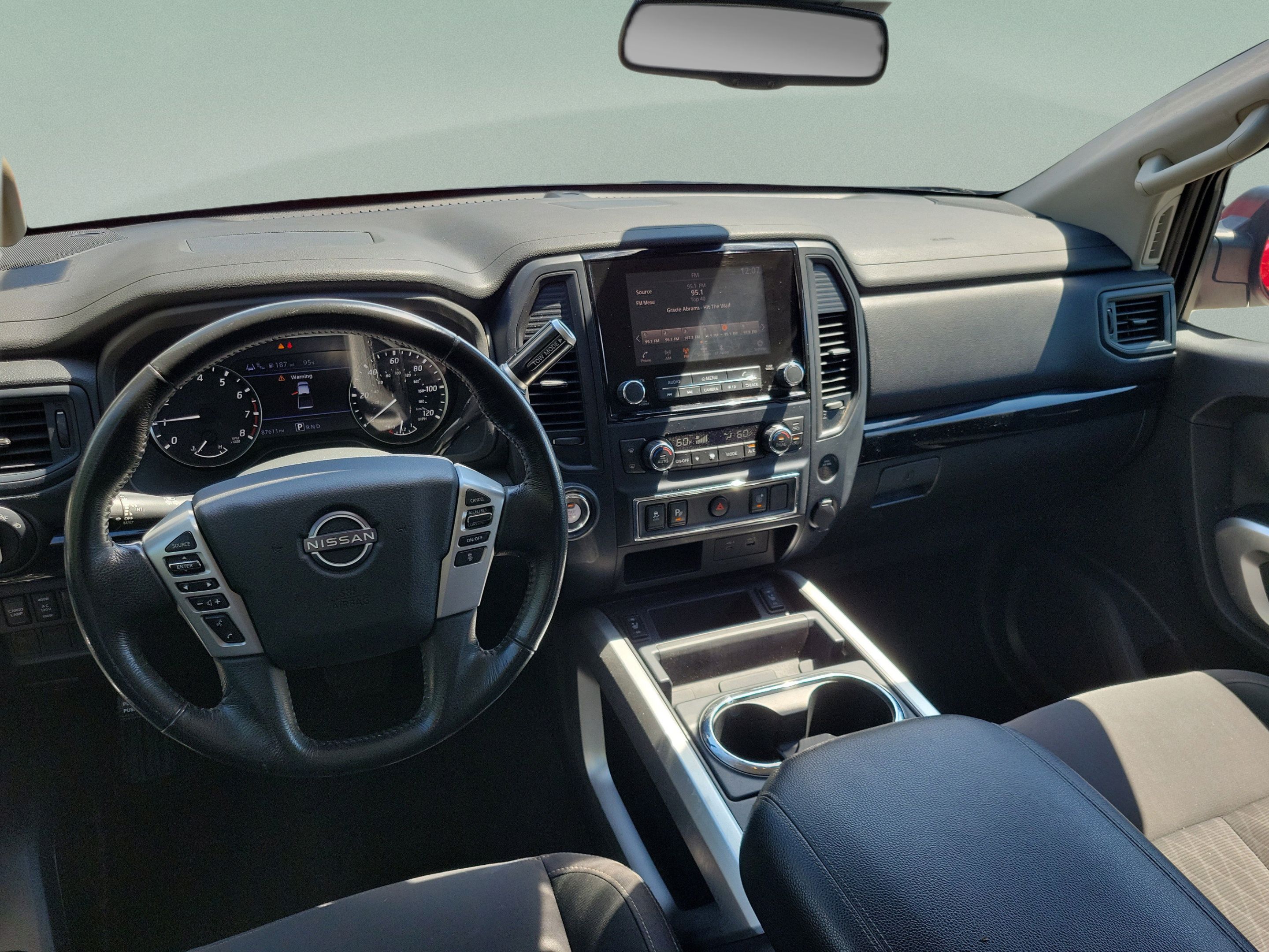 Used 2023 Nissan Titan SV w/ SV Convenience Package RWD image 9